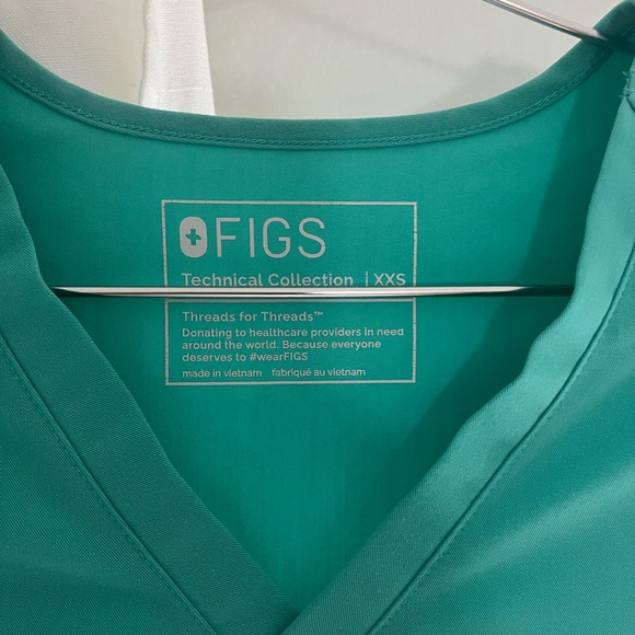 FIGS surgical green scrubs - Picture 6 of 9